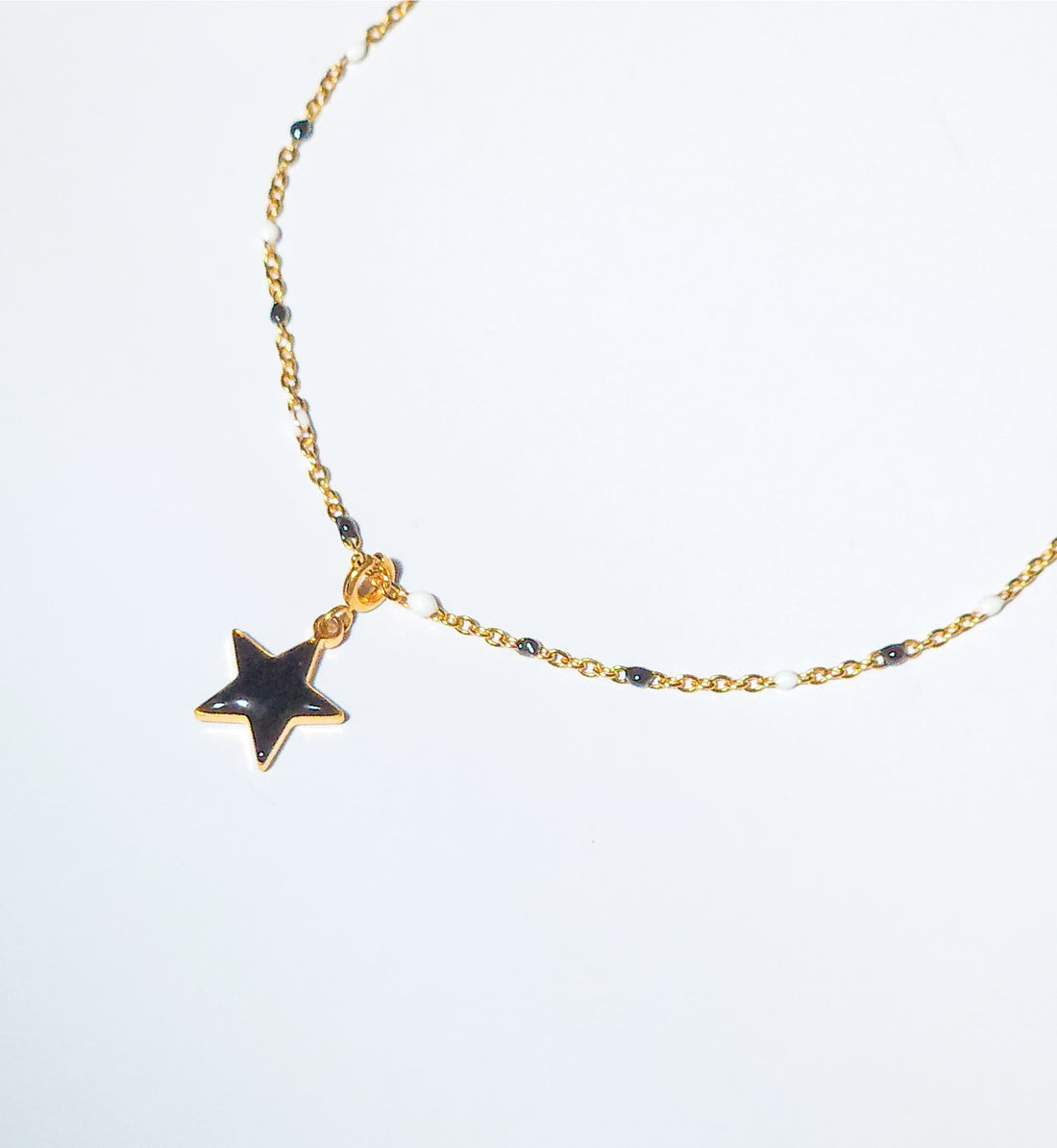 Shining Star Pendant • Black & Cream