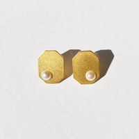 Rock Studs • Gold / Pearl