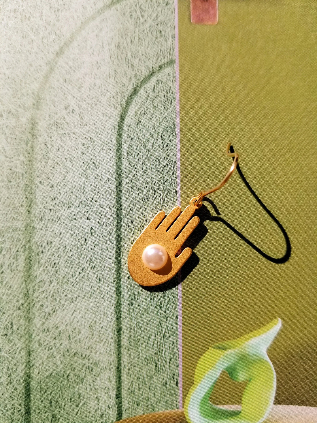 Chance Earrings • Gold / Pearl