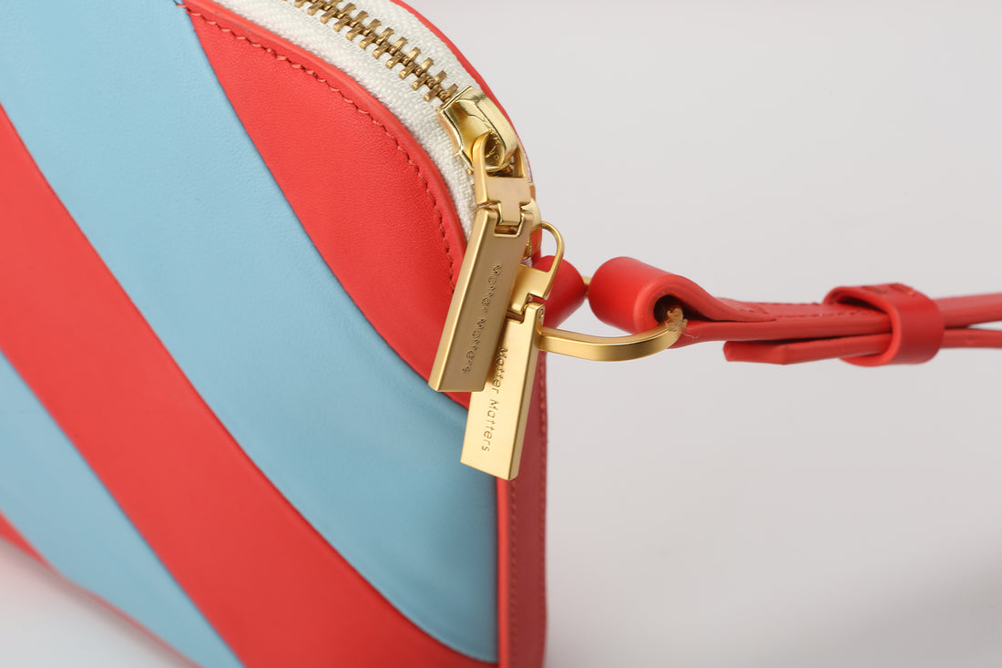Hama Shoulder Bag • Red