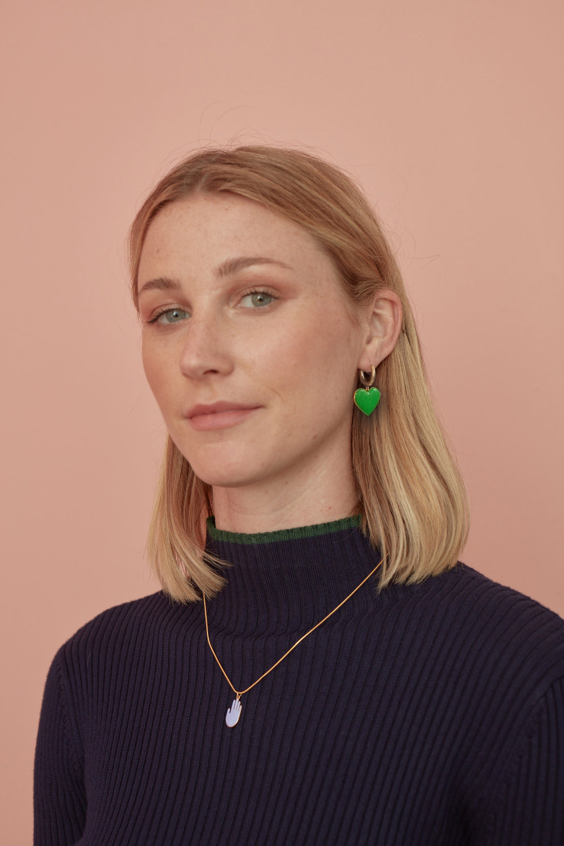 Hold Your Heart / Hoops • Black & Green