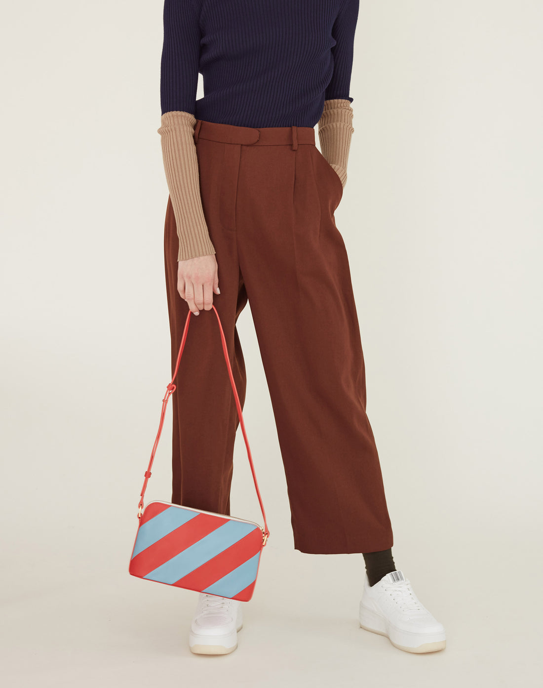 Hama Shoulder Bag • Red