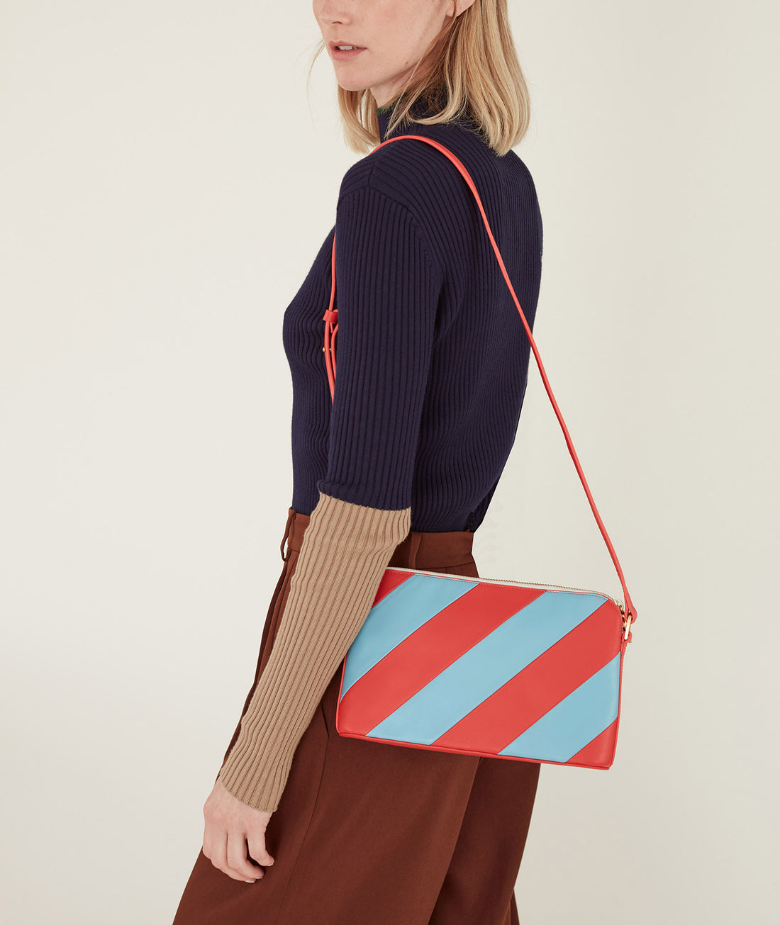 Hama Shoulder Bag • Red