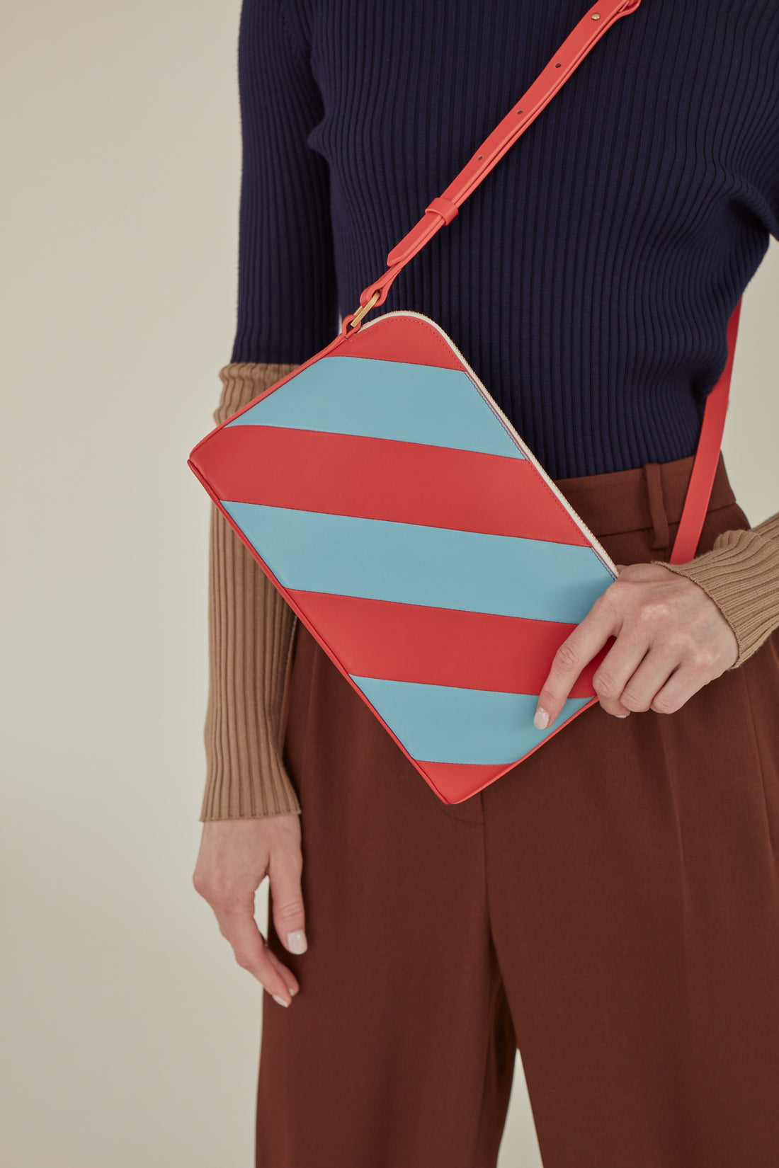 Hama Shoulder Bag • Red