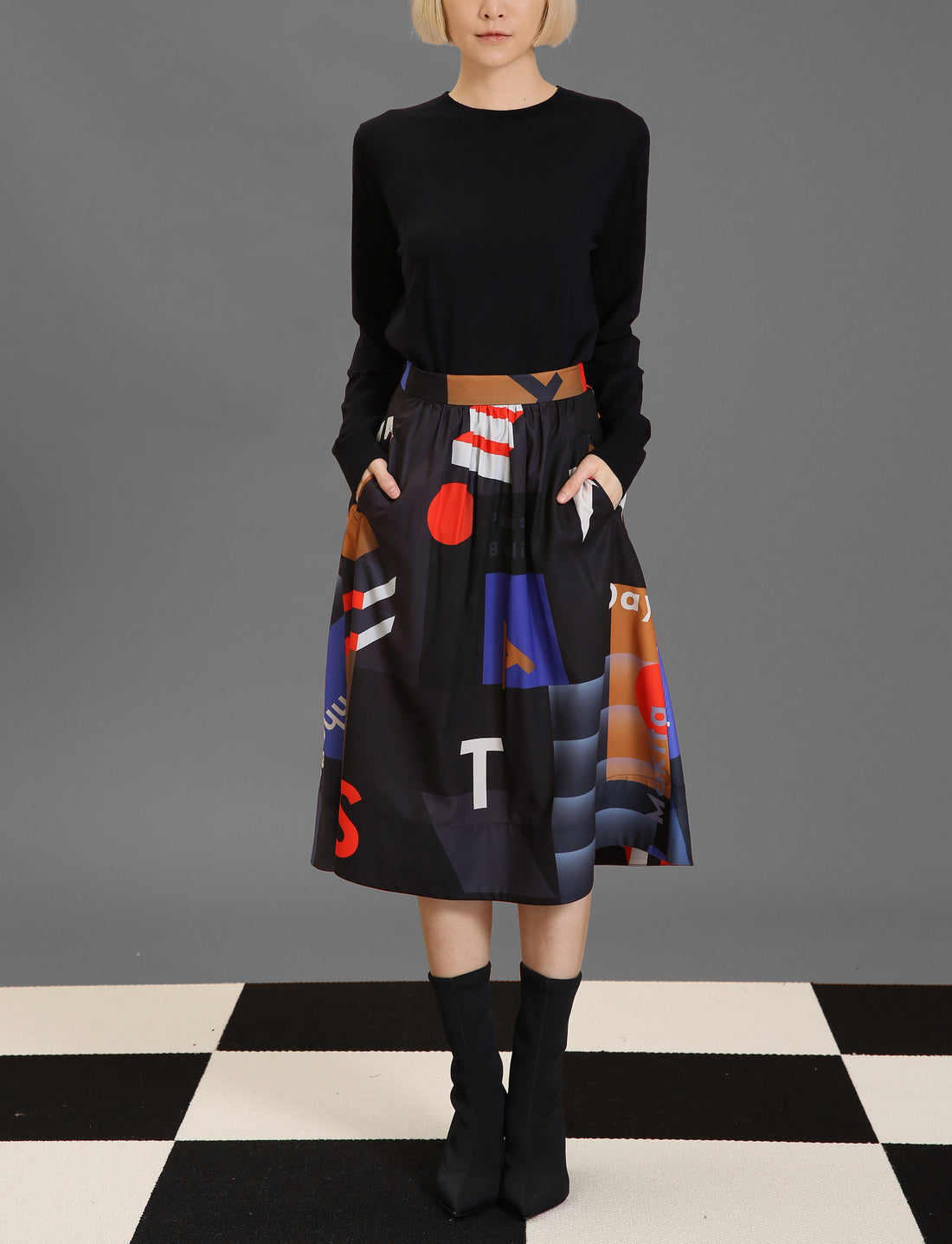 Mokita / Pattern Midi Skirt • Black