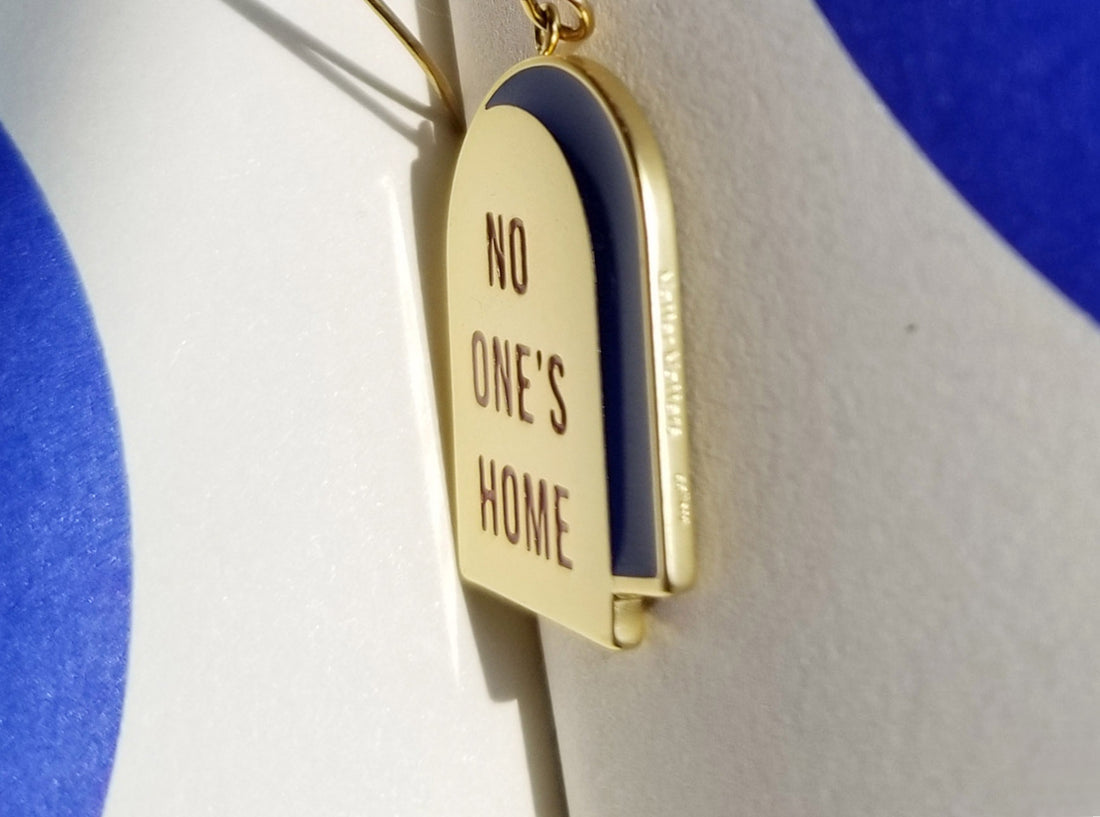 I'm Not Here / Reversible Necklace • Black