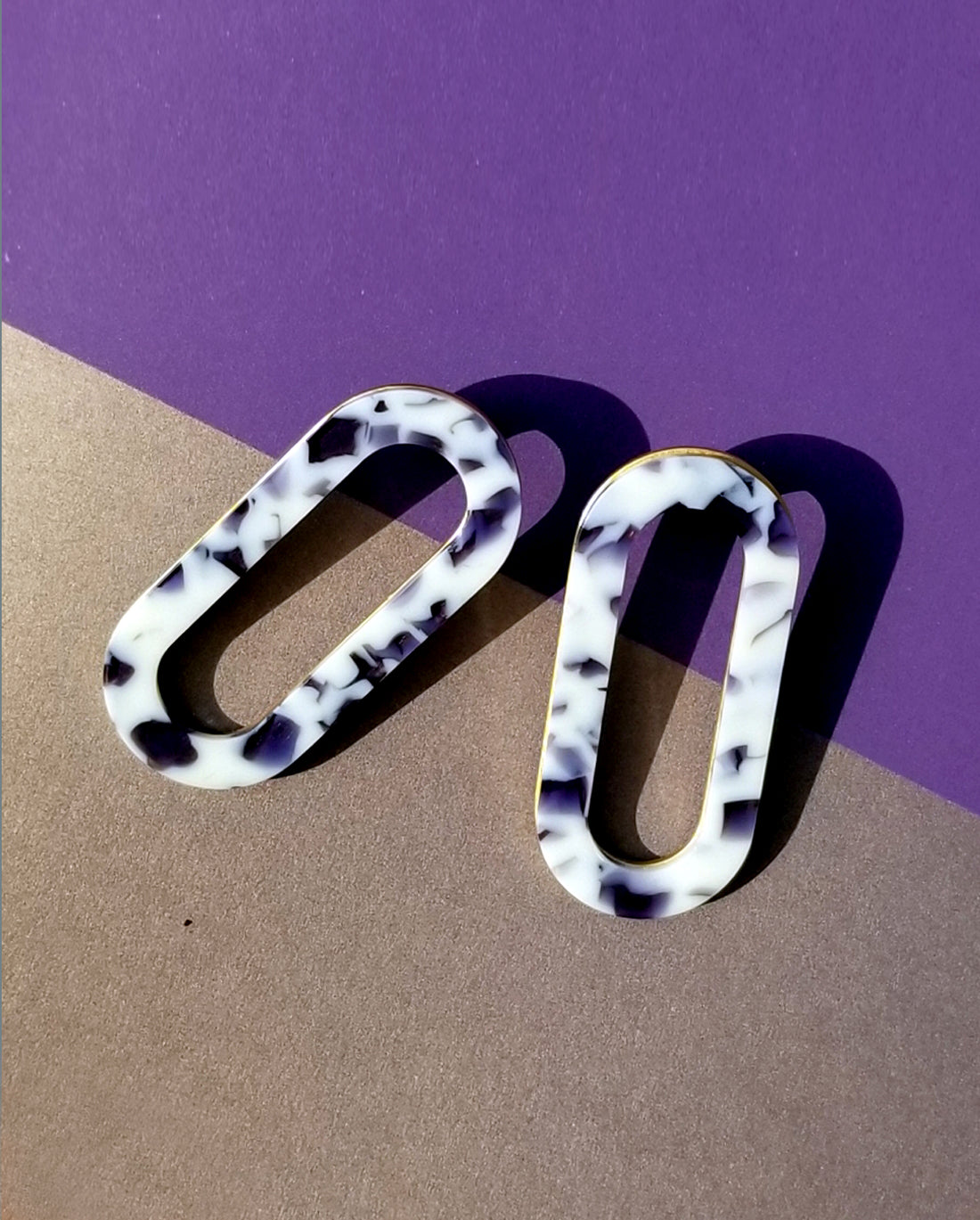 Marbled Oval Earrings • Snow