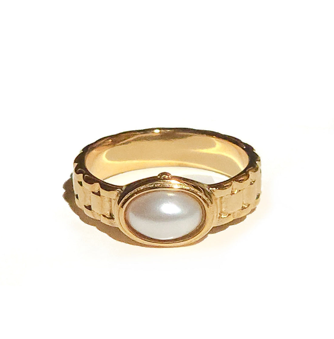 Mannered Ring • Gold & Faux Pearl