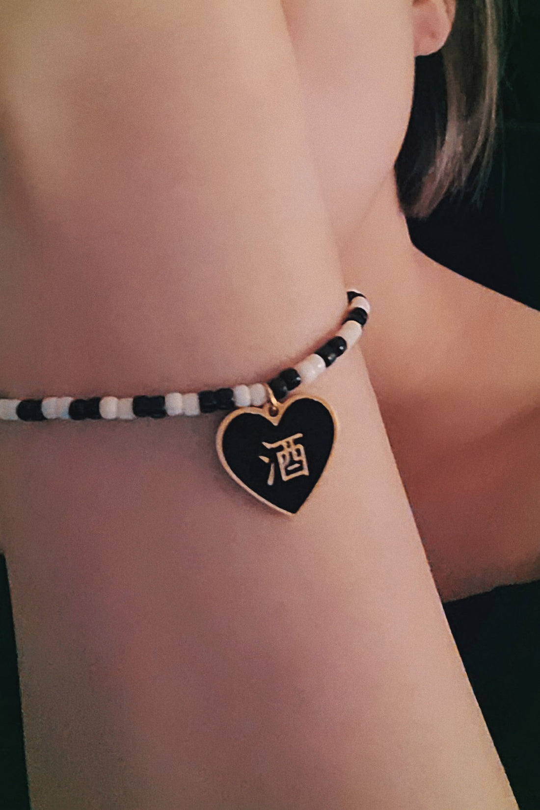 酒 Alcohol / Bracelet • Black