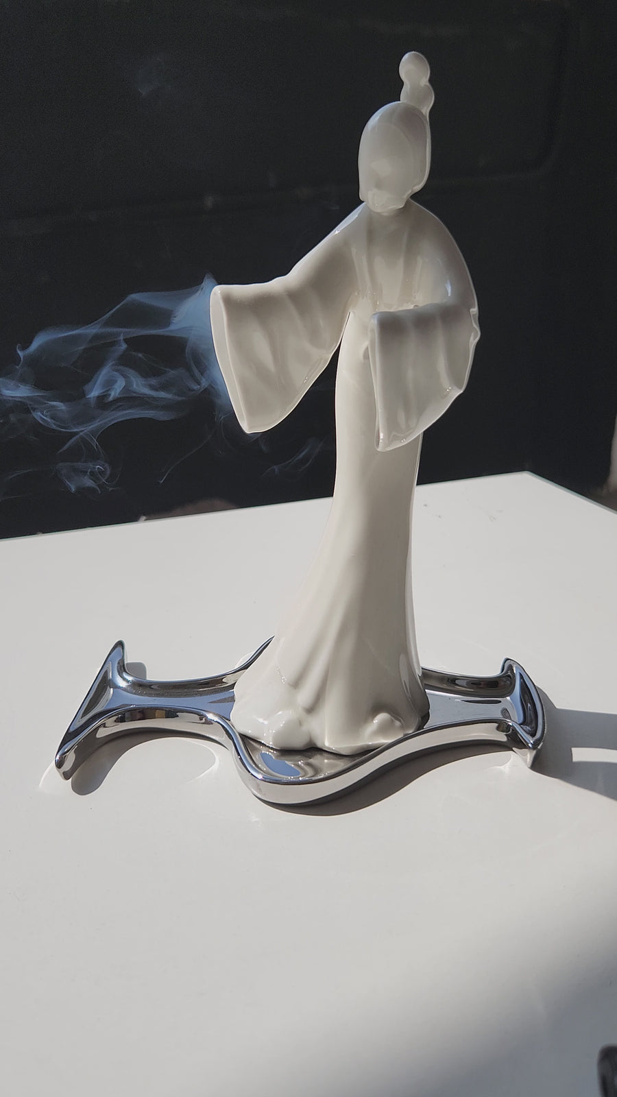 XI XING LE / Ancient Lady Incense Holder • White