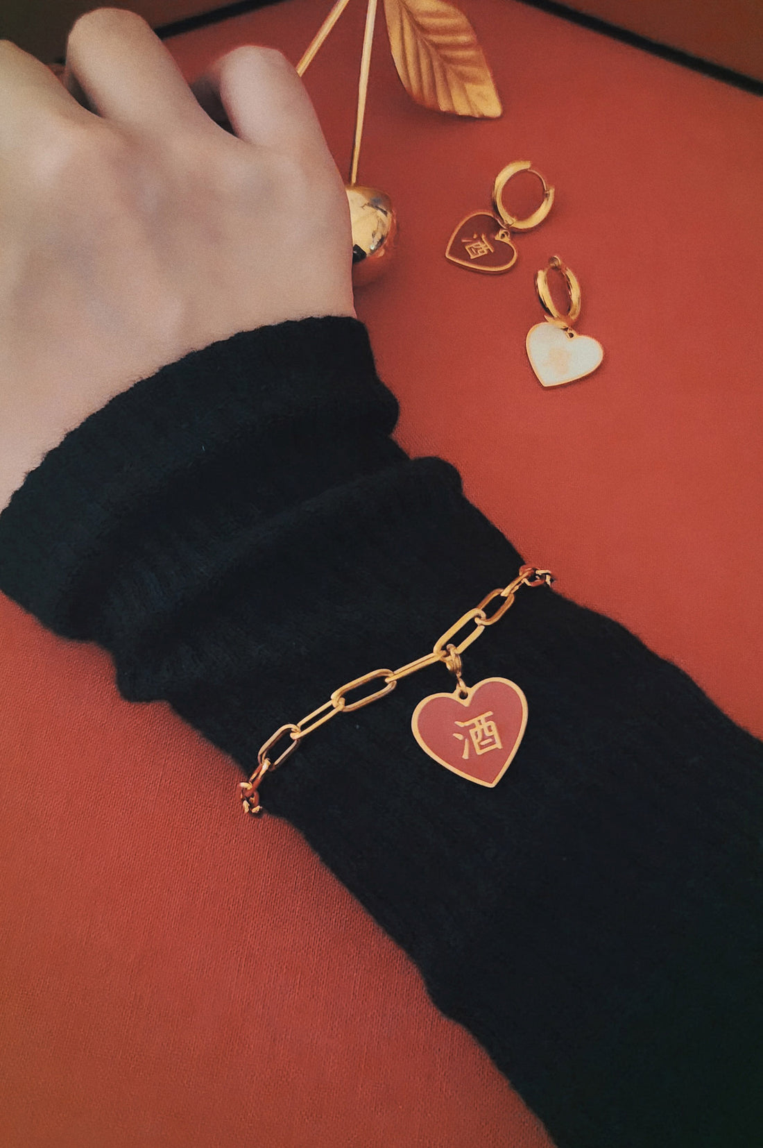 酒/鬼 Alcohol/Ghost / Bracket Bracelet • Red/Cream