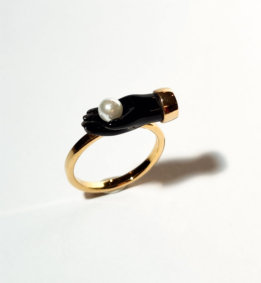 Andres Gallardo / Mini Hand Pearl Ring • Black