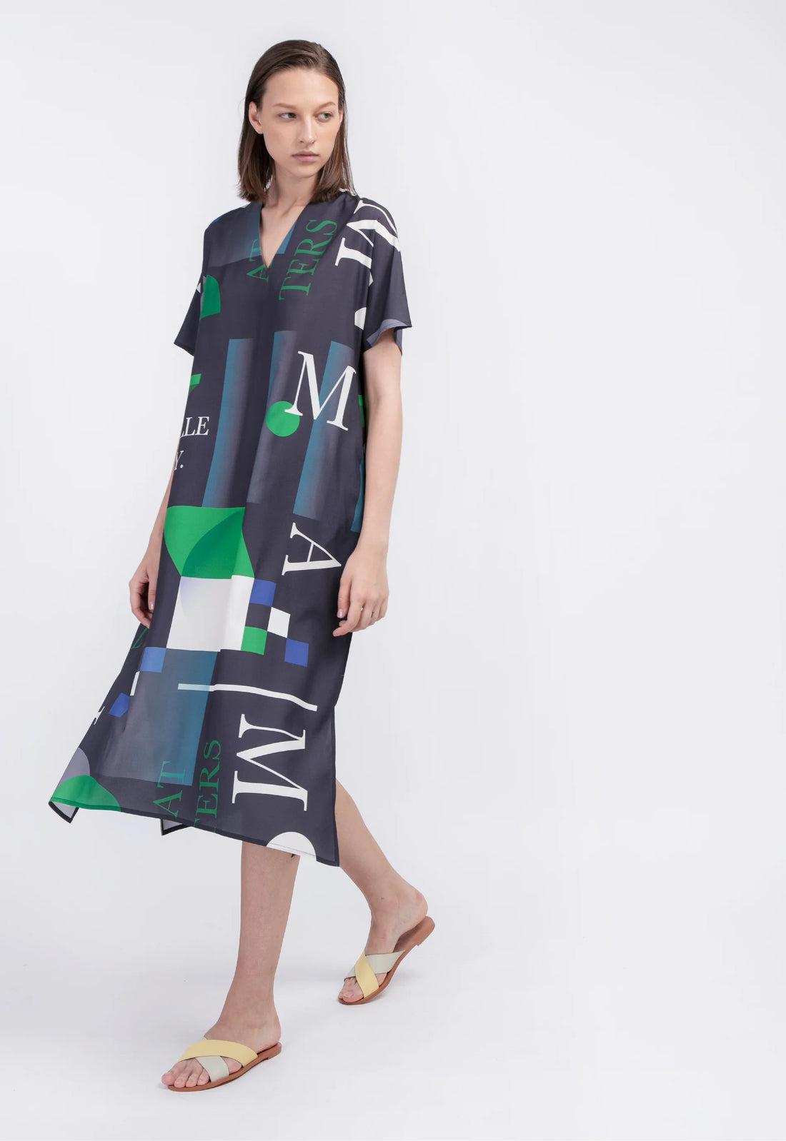 'Moss' / Pattern V-Neck Dress • Navy